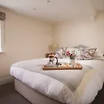 Crow Hall - Luxury
