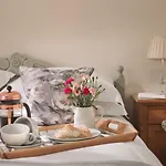 Crow Hall - Luxury