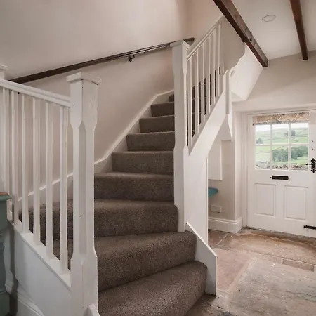 Дом отдыха Crow Hall - Luxury