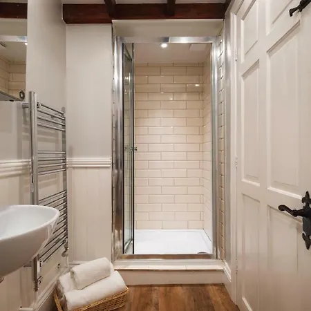 Дом отдыха Crow Hall - Luxury